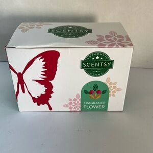 NIB Scentsy Fragrance Flower in Christmas Cottage scent